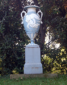 An urn at The Swiss Gardens April 2009